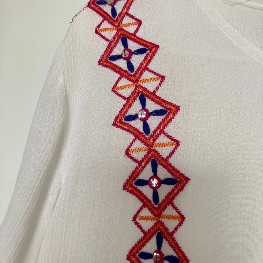 A. F. Fashion white gauze dress size large with some geometric decor. - Picture 5 of 13